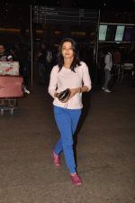 Surveen Chawla snapped at the airport in Mumbai on 13th Jan 2015